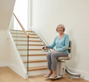 Ανελκυστήρας σκάλας με καρεκλάκι για ασφάλεια και αυτονομία στο σπίτι	